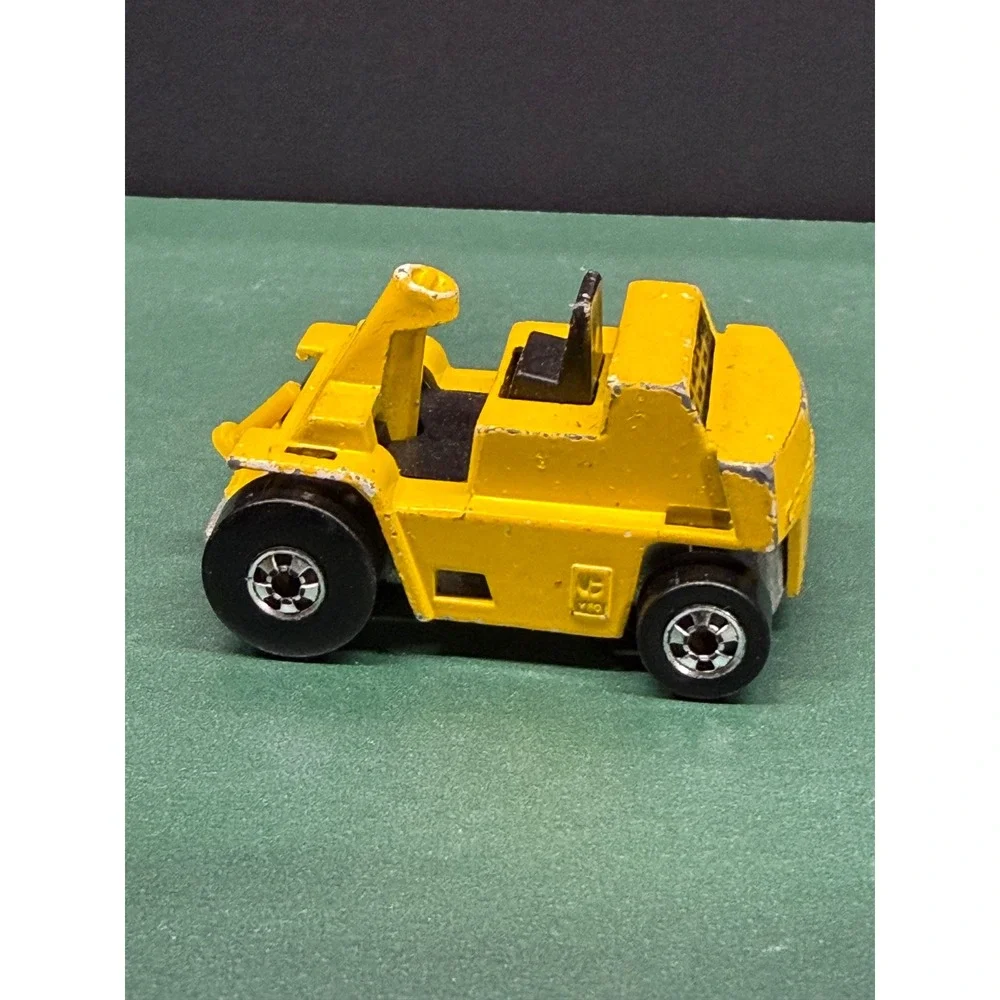 Vintage 1979 Hot Wheels Caterpillar Forklift Yellow Diecast Workhorses Hong Kong